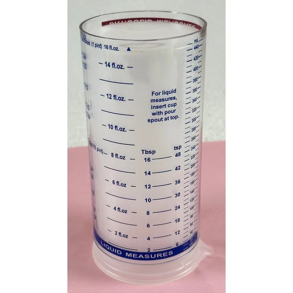 Pampered Chef 2 Cup Liquid Dry/Solid Adjustable Measuring Cup w/Spout **EUC**